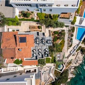 6 Bedroom Waterfront Villa with Pool in Uvala Ljubljeva near Trogir, Sleeps 12-13